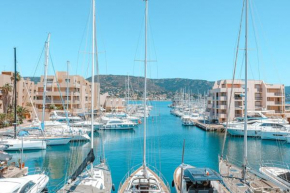 Superb apartment on the port of Favière